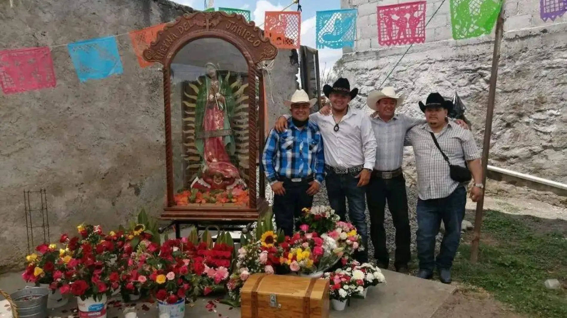 sjr En la romeria participan